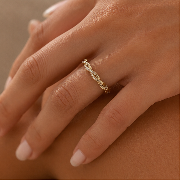 Noiré Twist Ring