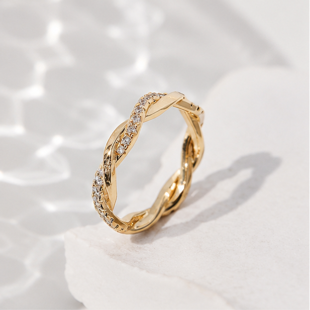 Noiré Twist Ring